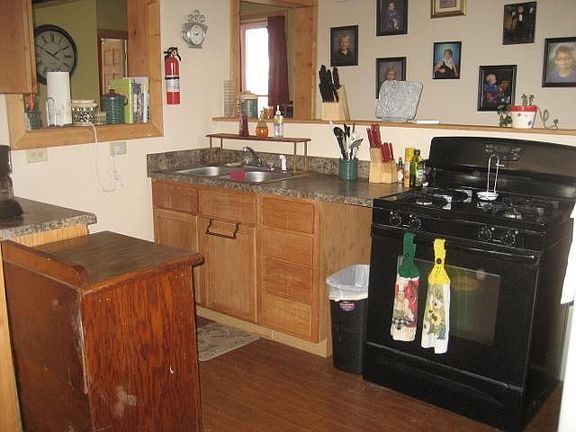 4th image of 916 S Center St