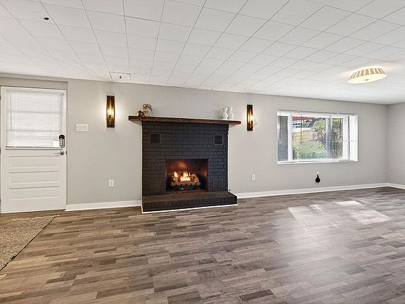 4th image of 725 Aintree Pl