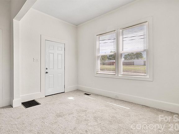 3rd image of 530 Pinckney Rd