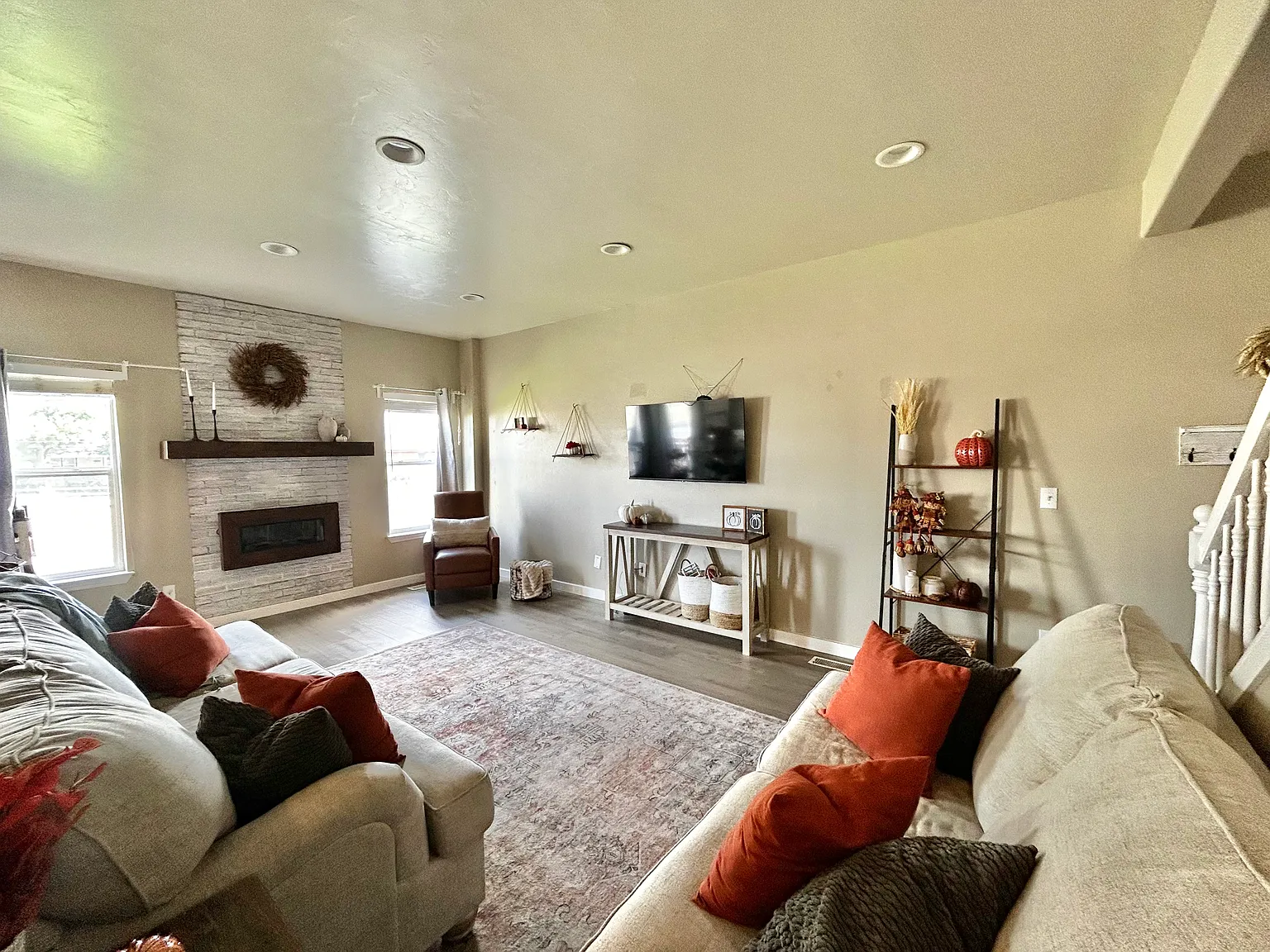 3 bed, 2204 sqft, $2,250 — Photo 2