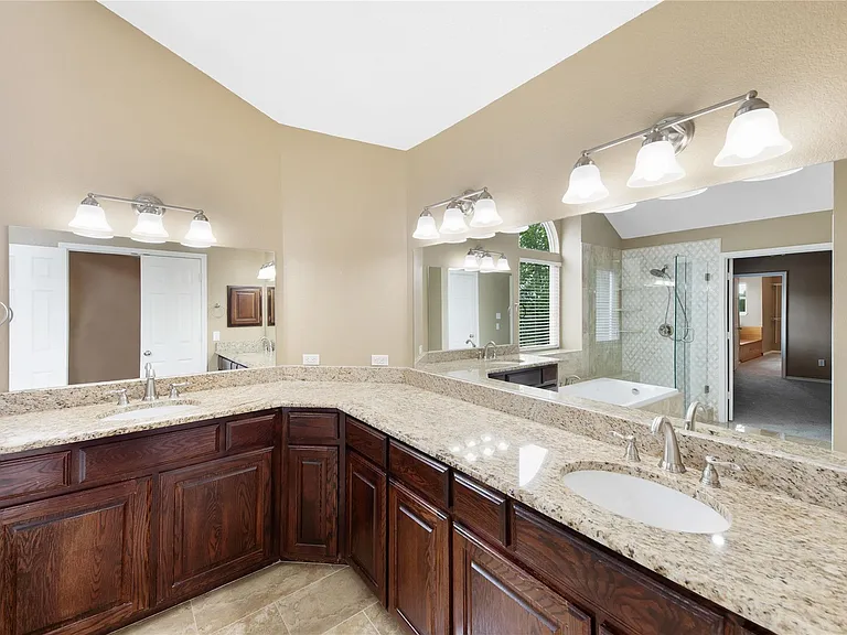 776 Monticello Cir — Photo 8