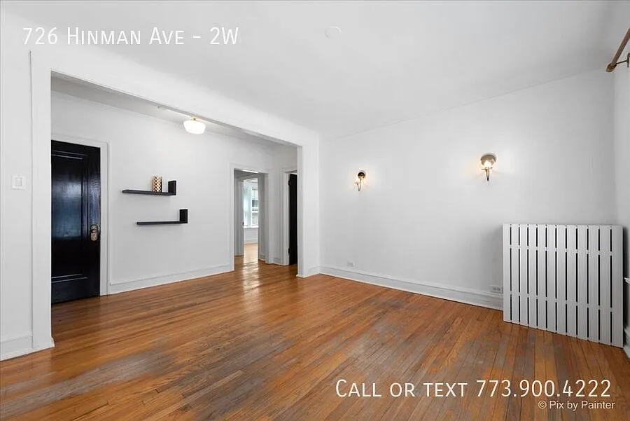Spacious 2 bedroom in the heart of Evanston heat included & Free laundry — Photo 3