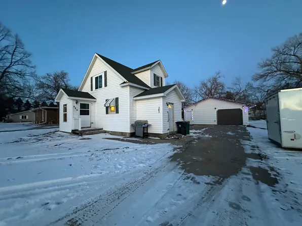 303 S Brook St, Hendricks, MN 56136