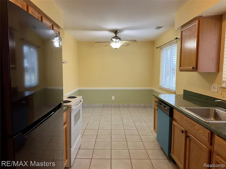 20037 Village Green Ct — Photo 5