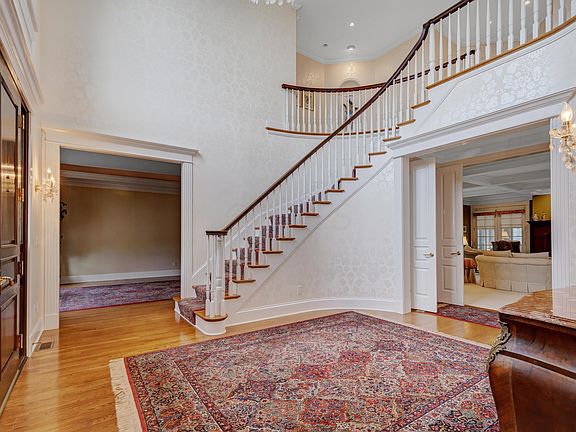 4th image of 1685 White Oak Dr