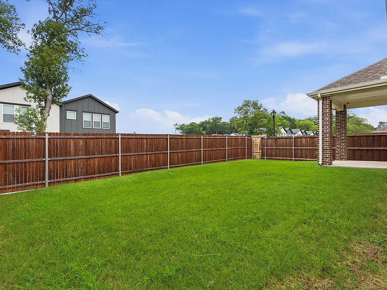 1213 Birchwood Ln — Photo 35