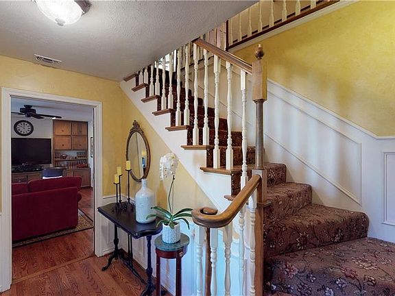 2nd image of 4000 Shady Valley Ct