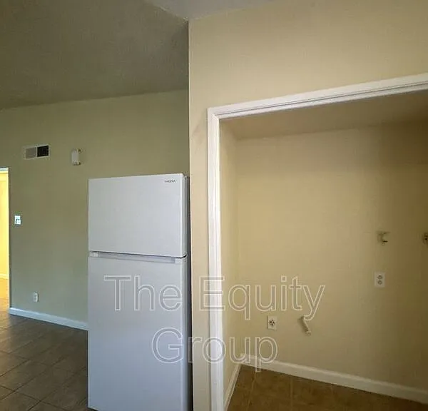 1140 W Tulare Ave #C — Photo 9