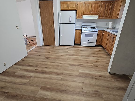 3rd image of 147 Forrest St