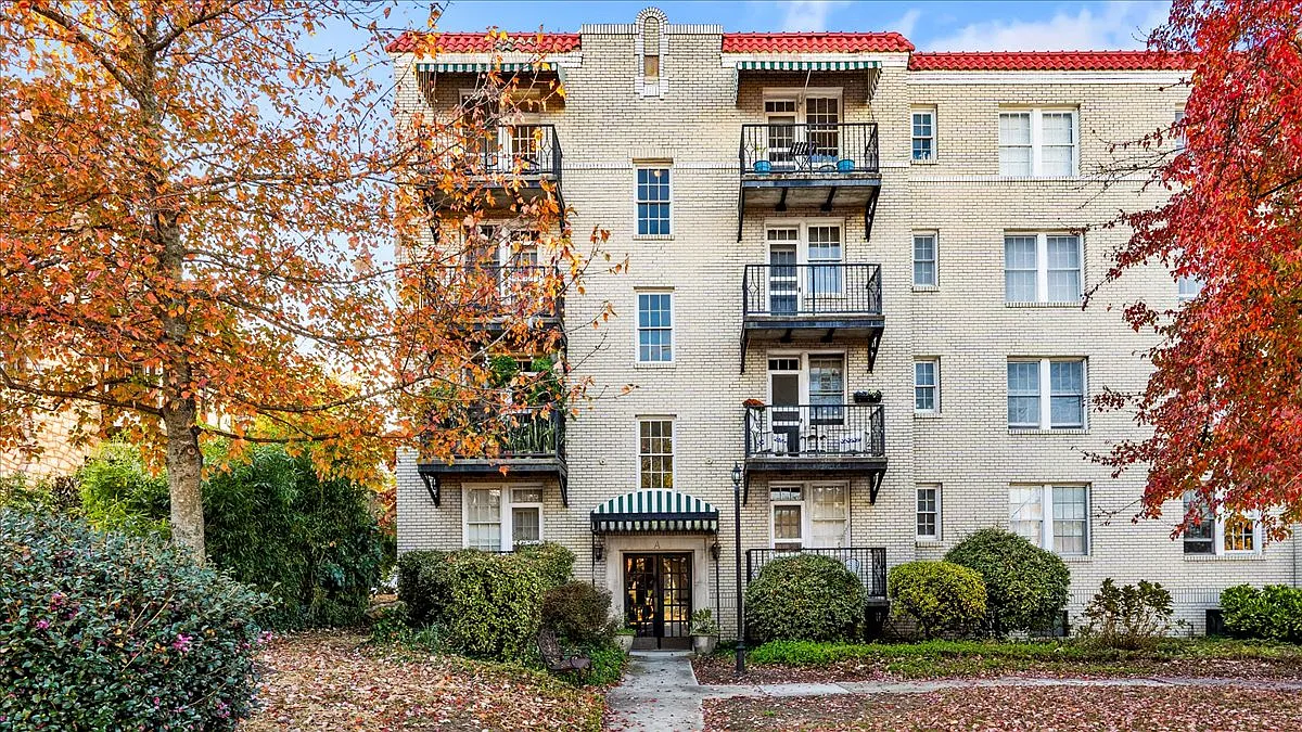 Building Photo - 1013 N Elm St