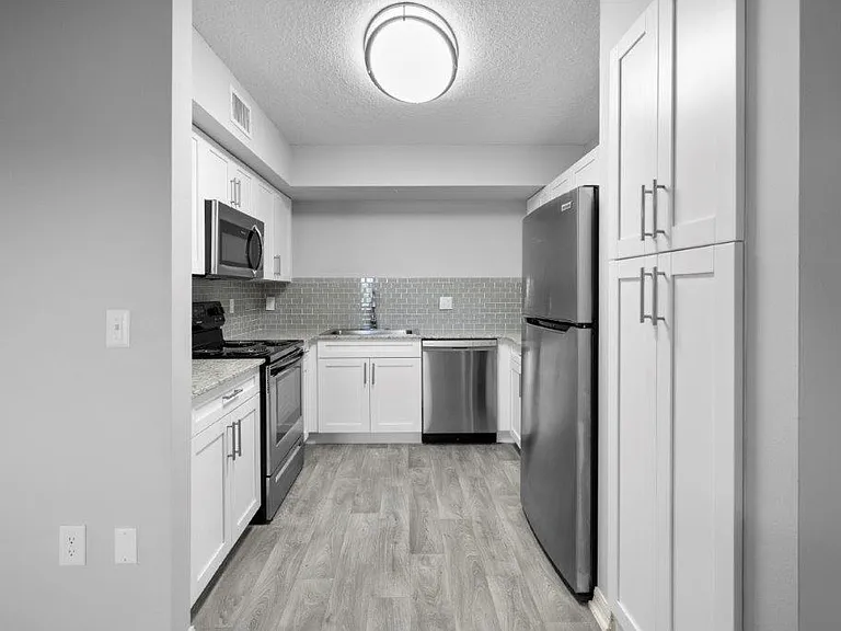 Sanctuary Cove Apartments — Photo 5