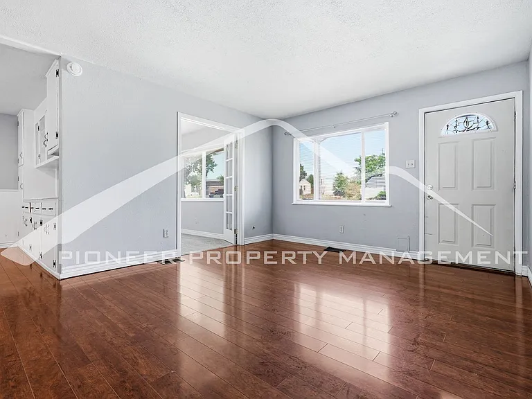 2733 S Glencoe St — Photo 4