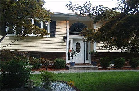 FRONT OF HOUSE