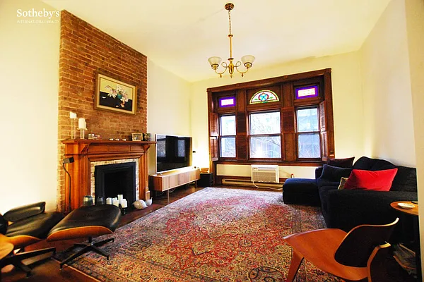 Rented by Sotheby's International Realty | media 7