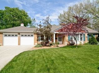 1215 E Liberty Dr, Wheaton, IL 60187