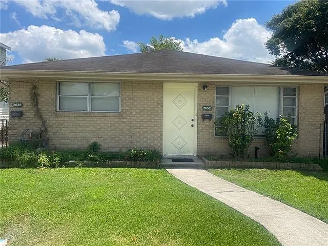 3652 Derbigny St — Photo 2