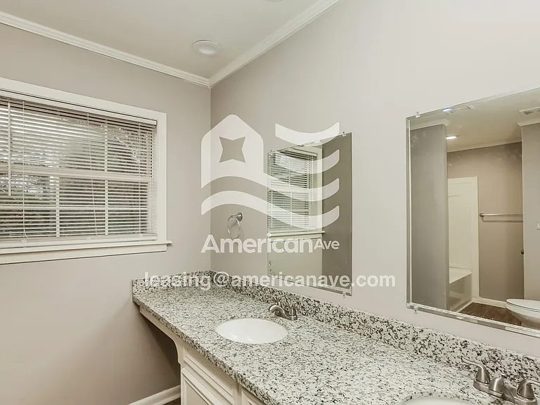 1902106_009_wm_-_main_bathroom_13457251.jpg