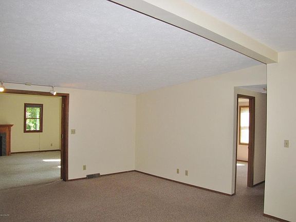 5th image of 4649 Vista Dr