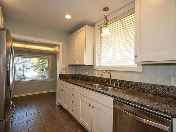 5th image of 537 Clarence Ave