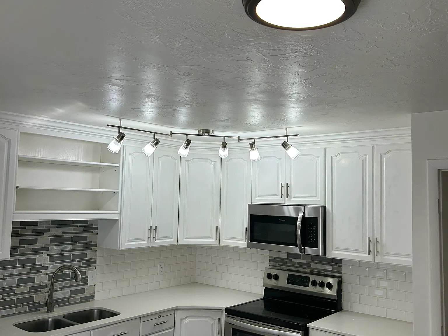 7625 S 2230 W — Photo 2