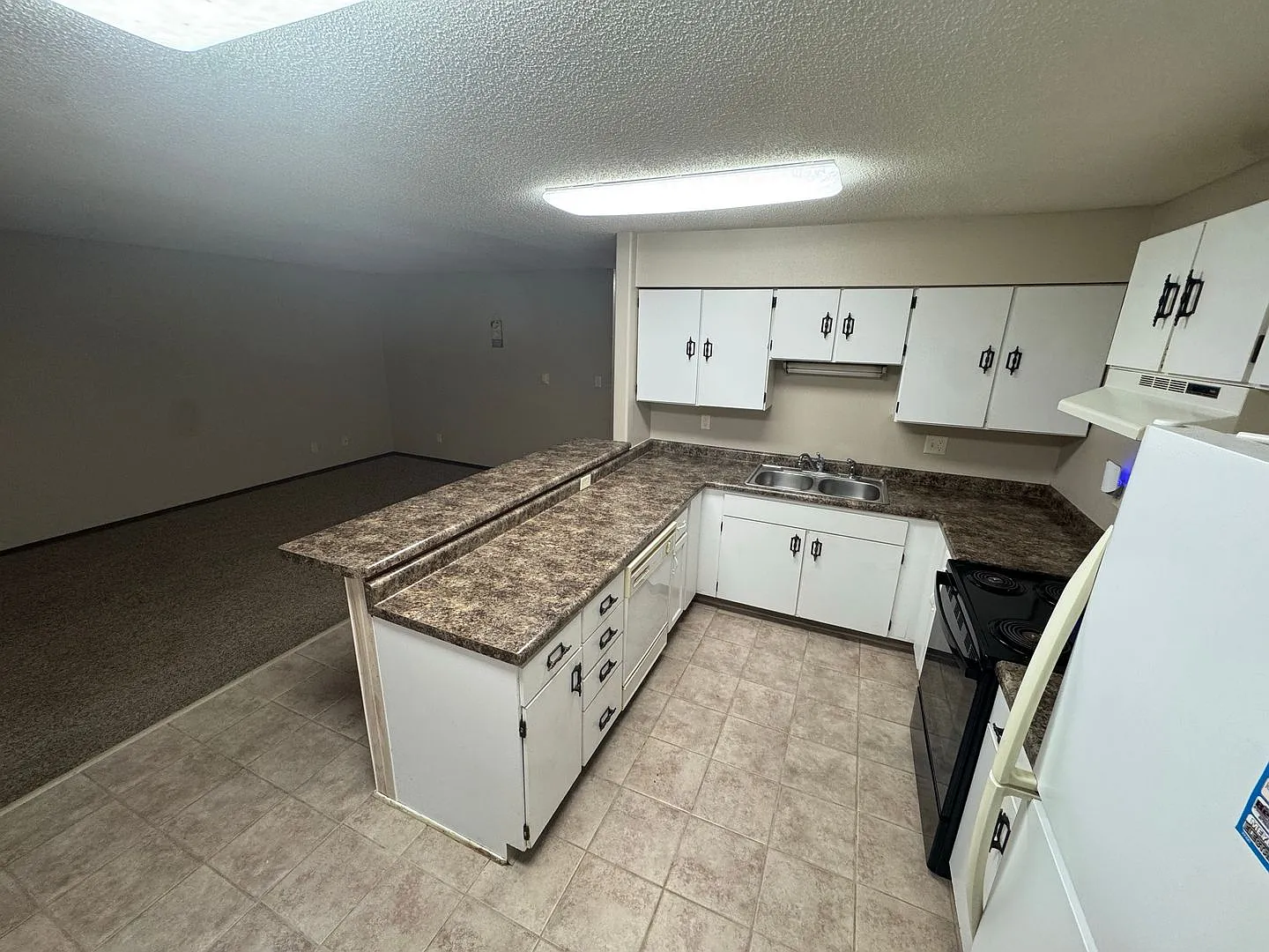 Rock Rapids 12-Unit (The Oaks Apartments) — Photo 4