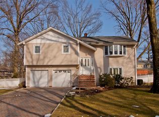 422 Lafayette St, Cresskill, NJ 07626
