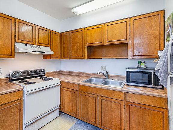 5th image of 911 S Colonial Ct APT D