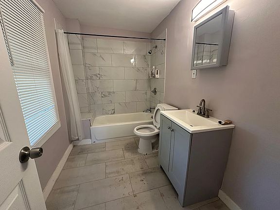 2nd image of 4167 Isabelle St