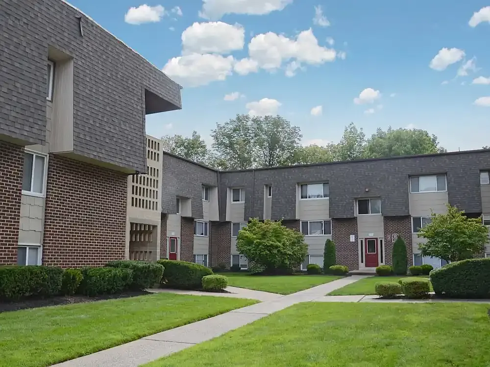 Towne Oaks Apartments — Photo 2