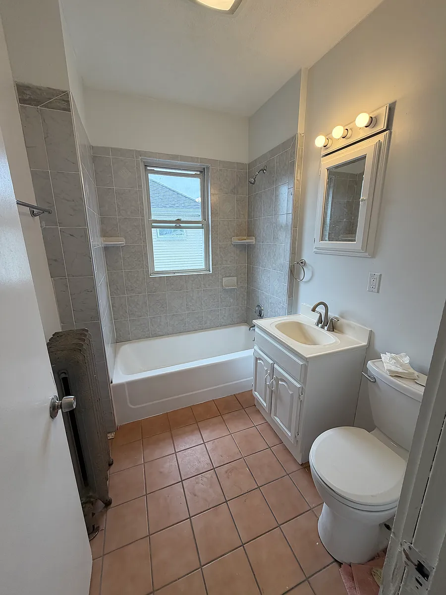 Building Photo - 38 Pembroke St #2