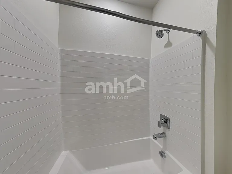 870 English Primrose St — Photo 17