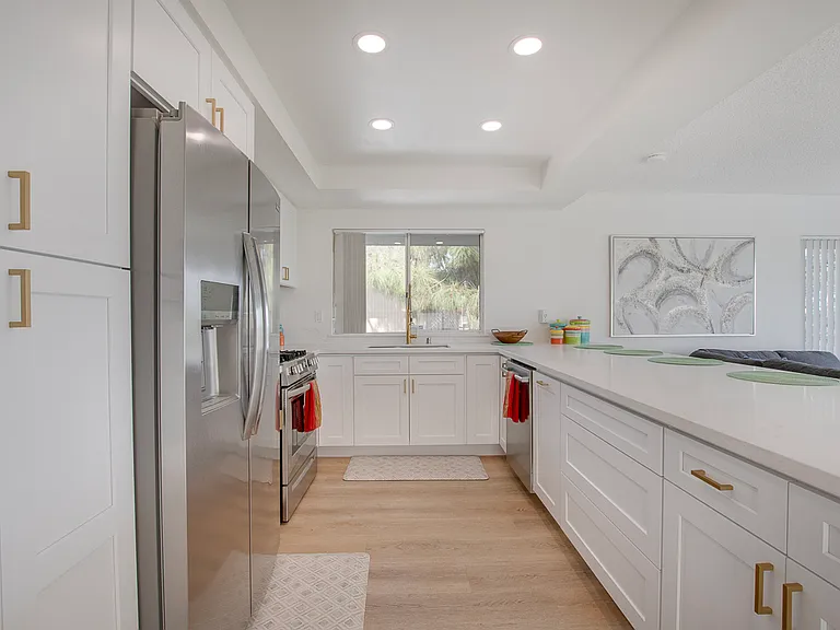 8143 La Jolla Scenic Dr N — Photo 10