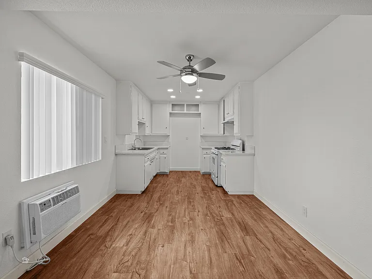 Crestview Apartments — Photo 17