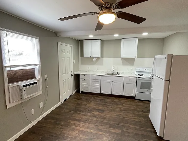 3304 W Cesar E Chavez Blvd #A — Photo 3