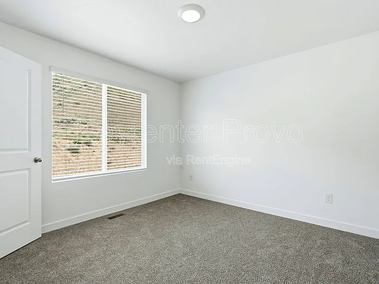 371 E Levengrove Dr — Photo 27