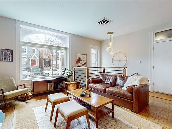 5th image of 840 W Wrightwood Ave #1