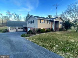 8 Burgners Mill Rd, Carlisle, PA 17015