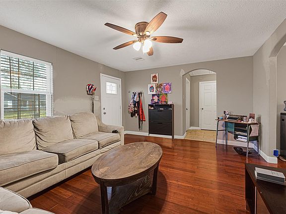 5th image of 4529 Perry St