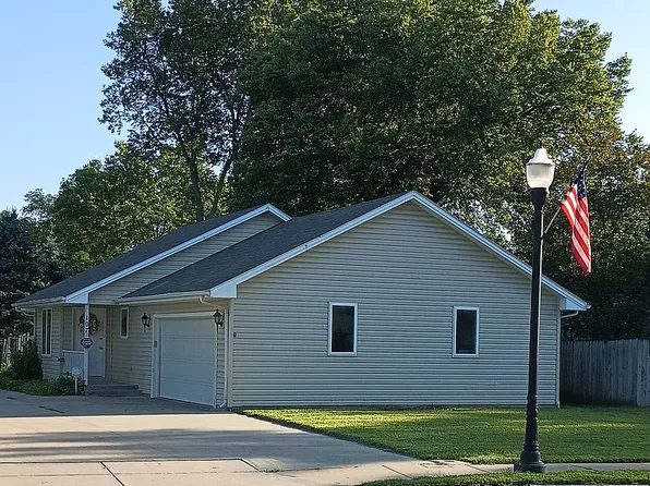 107 E Bertrand St, Saint Marys, KS 66536