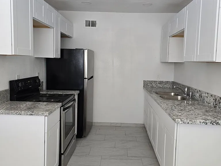 511 N Iroquois Ave — Photo 6