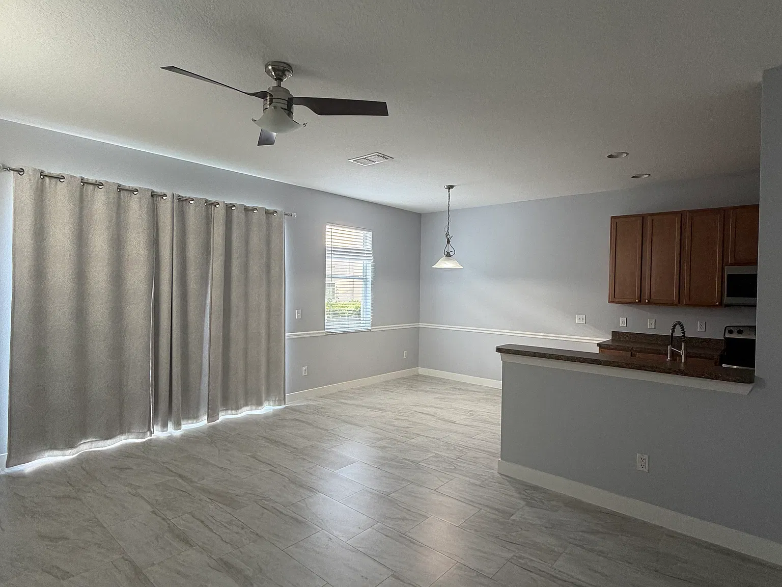 3 bed, 2.5 bath, 1407 sqft, $2,100 — Photo 2
