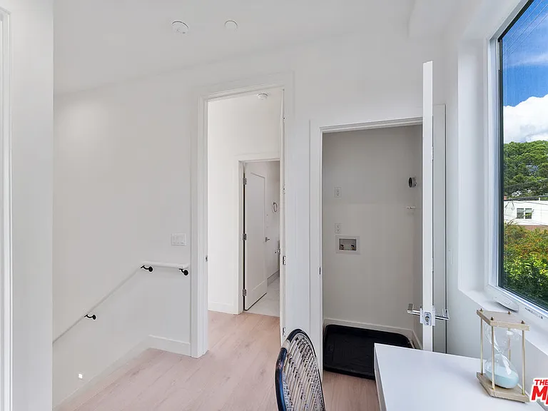 3930 Minerva Ave — Photo 19