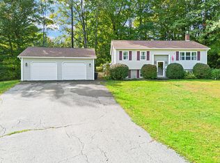 54 Roberta St, Farmingdale, ME 04344