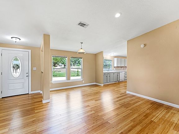3rd image of 946 Frontier Ln