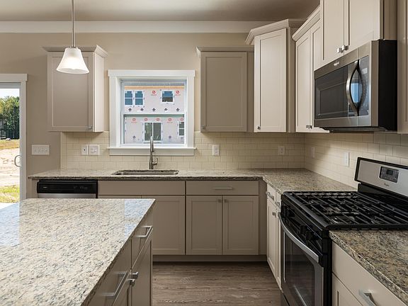 5th image of 7352 Hyde Park Ave
