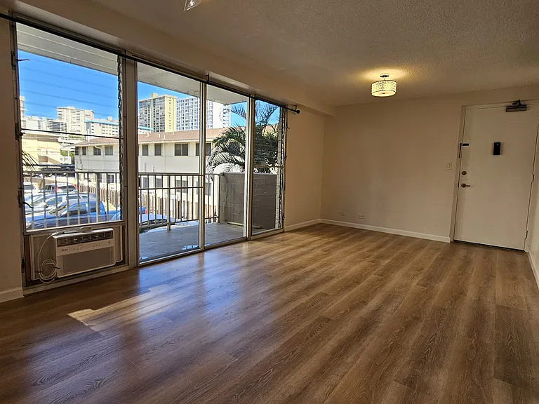 1412 Kewalo St #406 — Photo 1