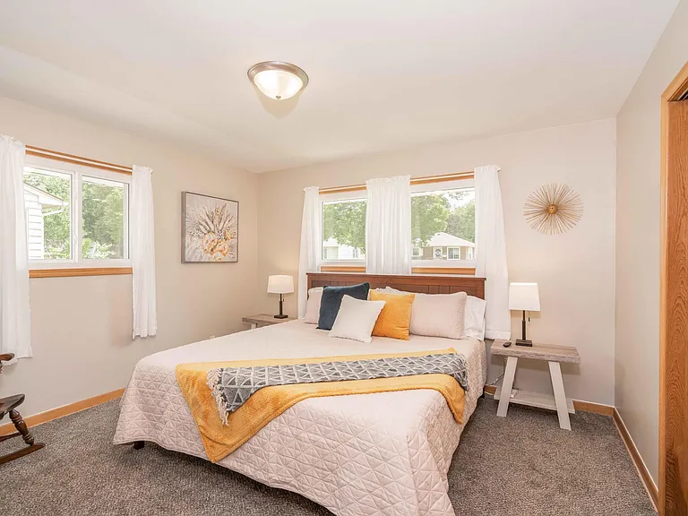 2909 S Willow Ave — Photo 5