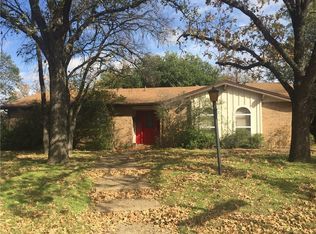 1800 Brown Trl, Hurst, TX 76054