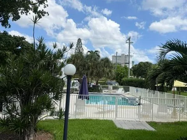 2060 NE 1st St #9, Deerfield Beach, FL 33441