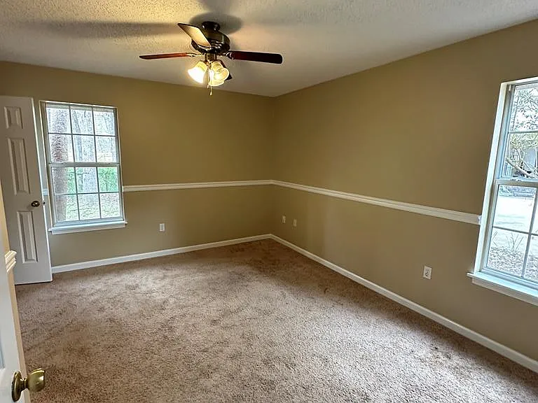 910 Crawford Cir — Photo 10